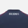 Bologna FC 1909 2025/26 Reisehemd für Erwachsene im Athleisure-Stil Bologna FC 1909 2025/26 Reisehemd für Erwachsene im Athleisure-Stil
