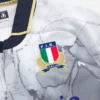 Italia Rugby 2025/26 Auswärtshemd für Erwachsene Italia Rugby 2025/26 Auswärtshemd für Erwachsene