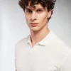 Strahlendes Poloshirt mit Stehkragen