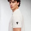 Strahlendes Poloshirt mit Stehkragen
