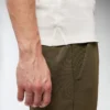 Strahlendes Poloshirt mit Stehkragen